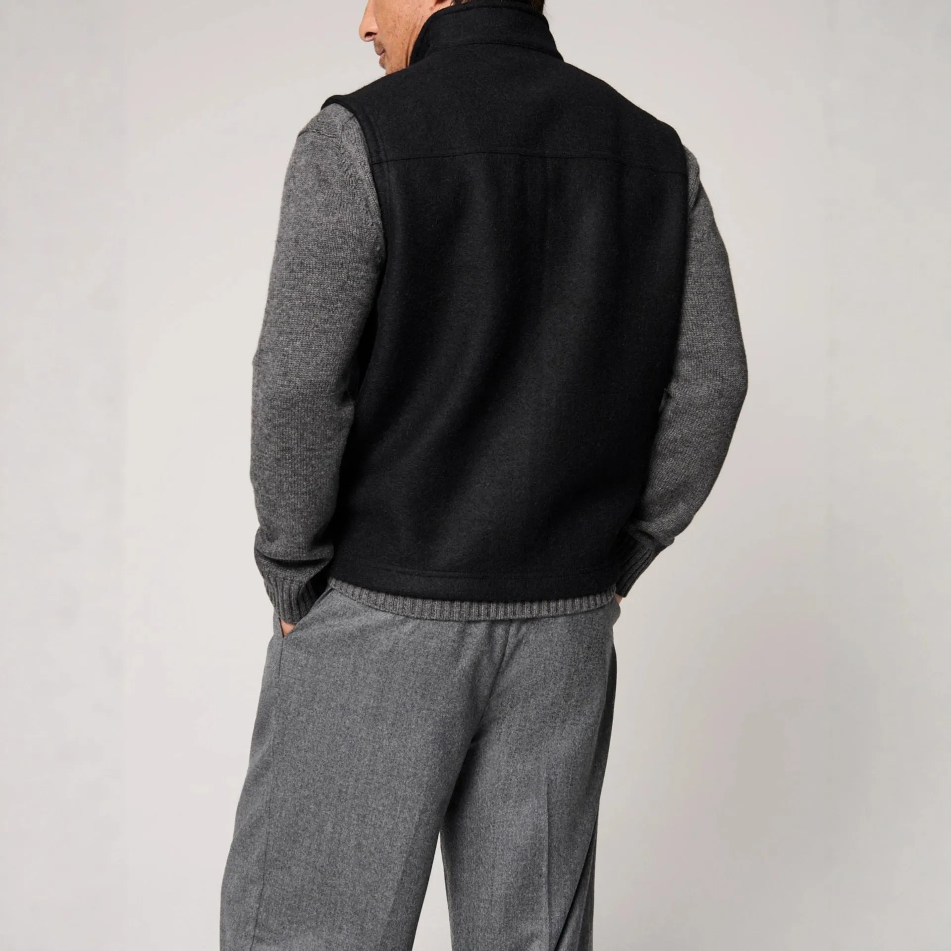 Men's fine autumn and winter blended thermal zipper vest in black, solid colour with zip front