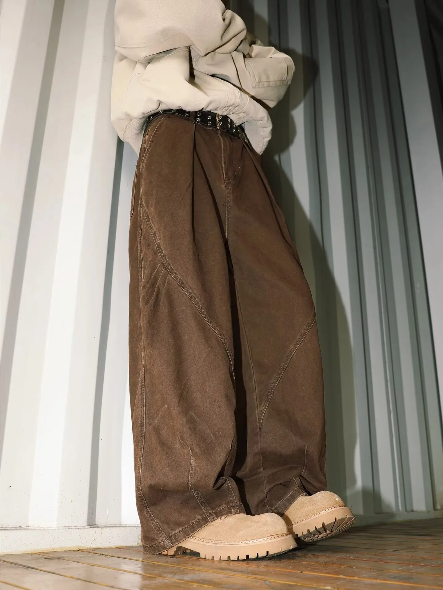 Straight leg cotton trousers with pleated front and micro-elastic waist in striped pattern