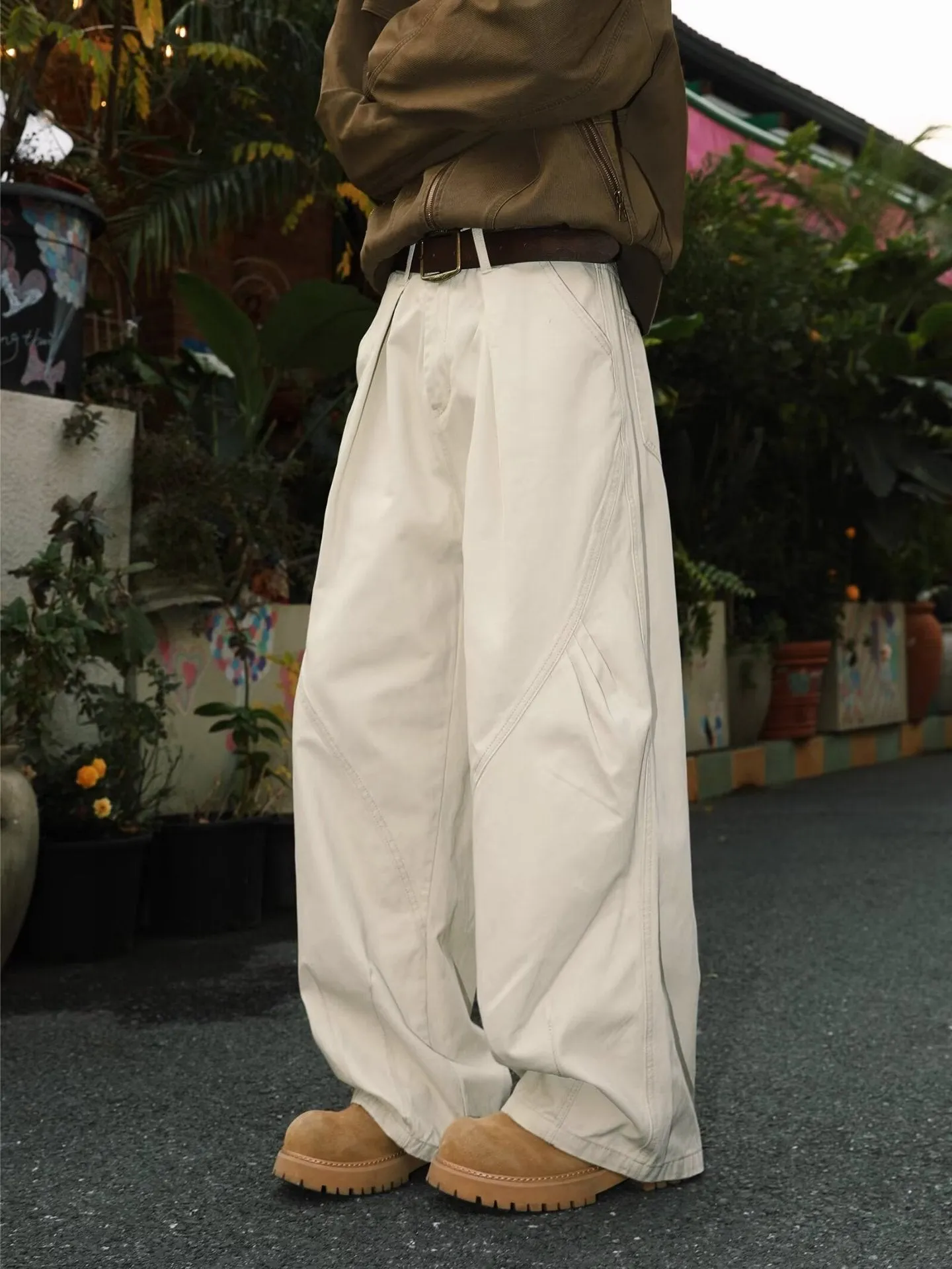 Straight leg cotton trousers with pleated front and micro-elastic waist in striped pattern