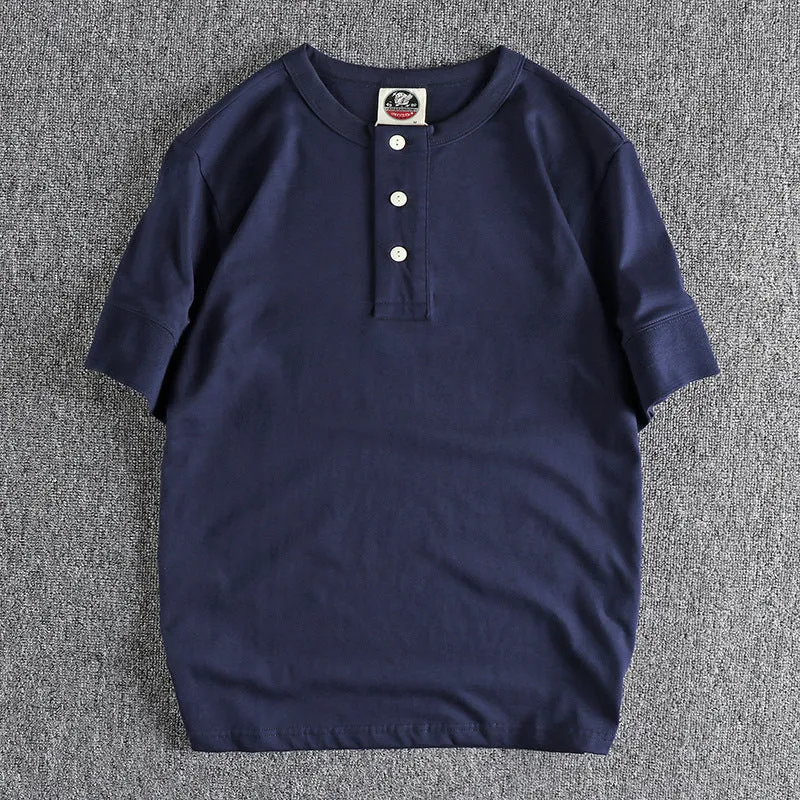 Men's combed cotton Henry collar short sleeve t-shirt in solid colour with cuffed wide-brimmed sleeves, straight fit, retro washed finish