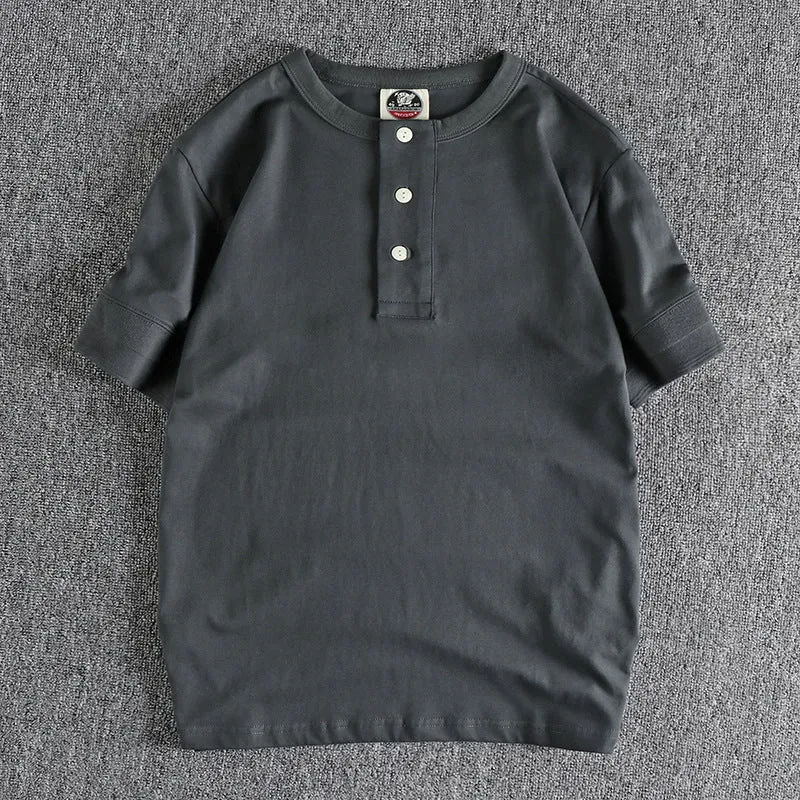 Men's combed cotton Henry collar short sleeve t-shirt in solid colour with cuffed wide-brimmed sleeves, straight fit, retro washed finish