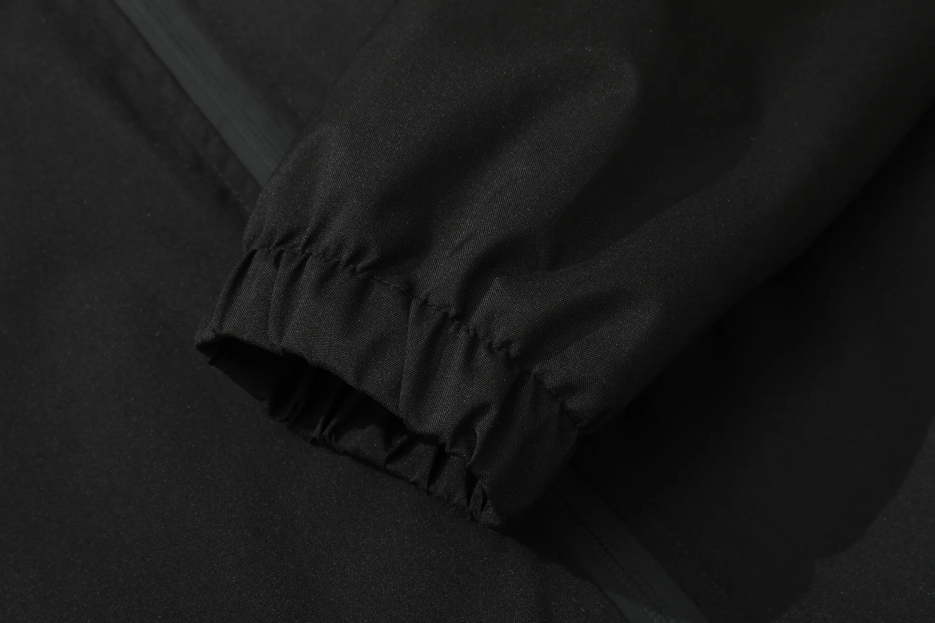 Outdoor wild jacket in black, long sleeves, 100% polyester for spring and autumn wear