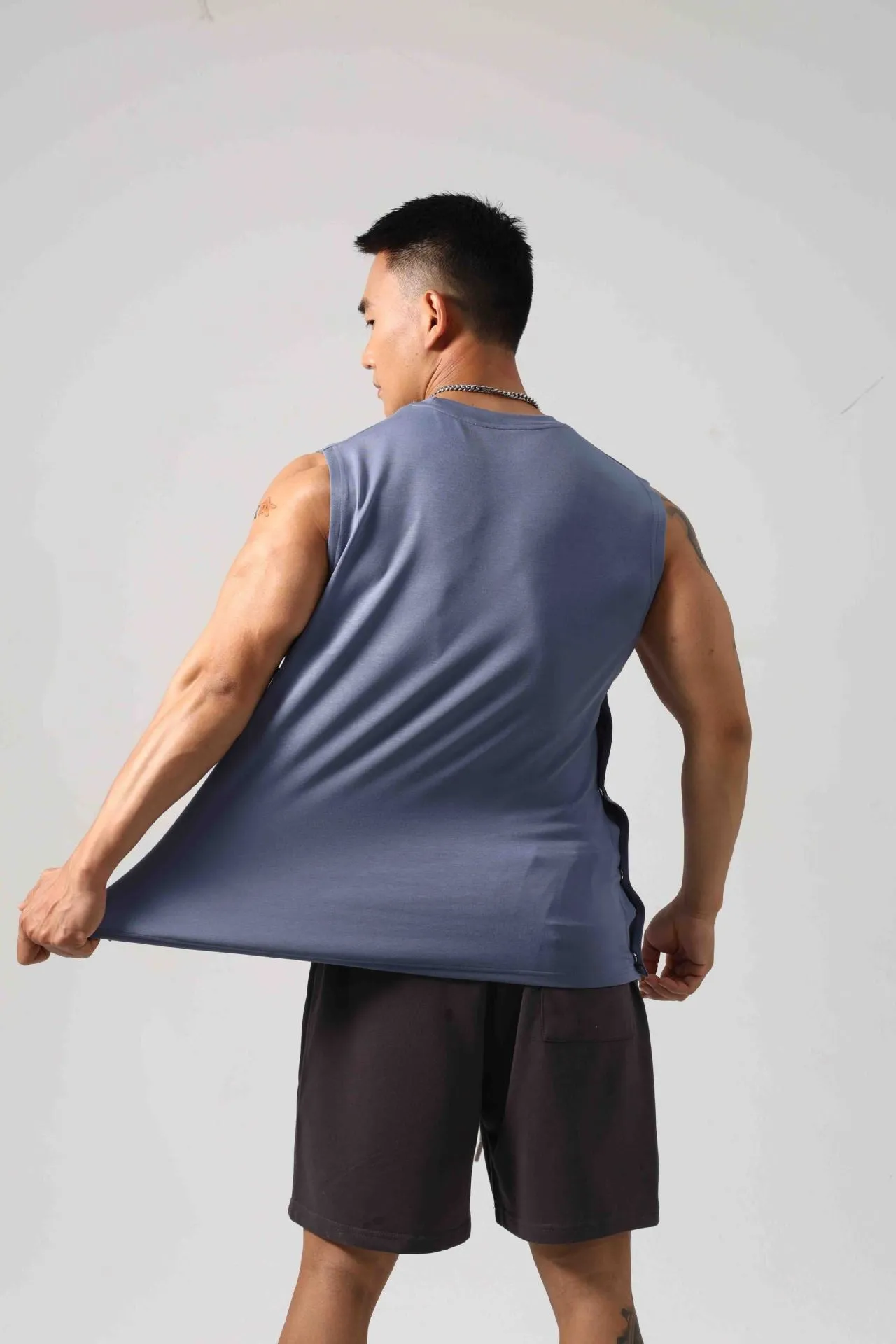 Korean style men's cotton fitness vest with hidden hook side openings