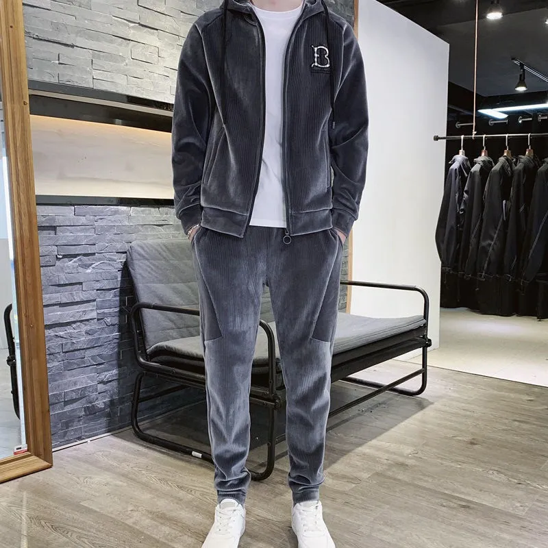 Gold velvet sports suit for men with seven-minute sleeve top and full-length trousers in casual style
