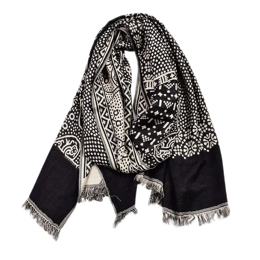 Yarn-dyed jacquard scarf with totem pattern, 65x195cm, black colour, unisex street style