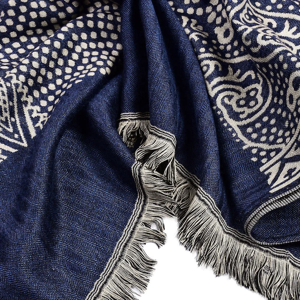 Yarn-dyed jacquard scarf with totem pattern, 65x195cm, black colour, unisex street style