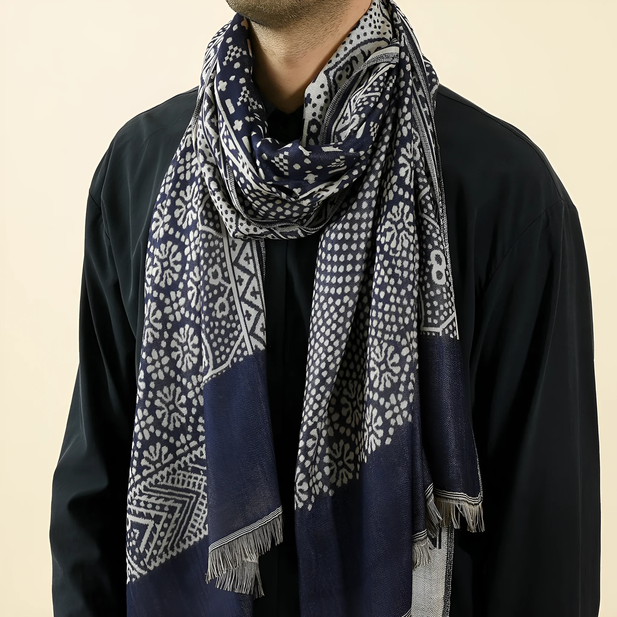 Yarn-dyed jacquard scarf with totem pattern, 65x195cm, black colour, unisex street style