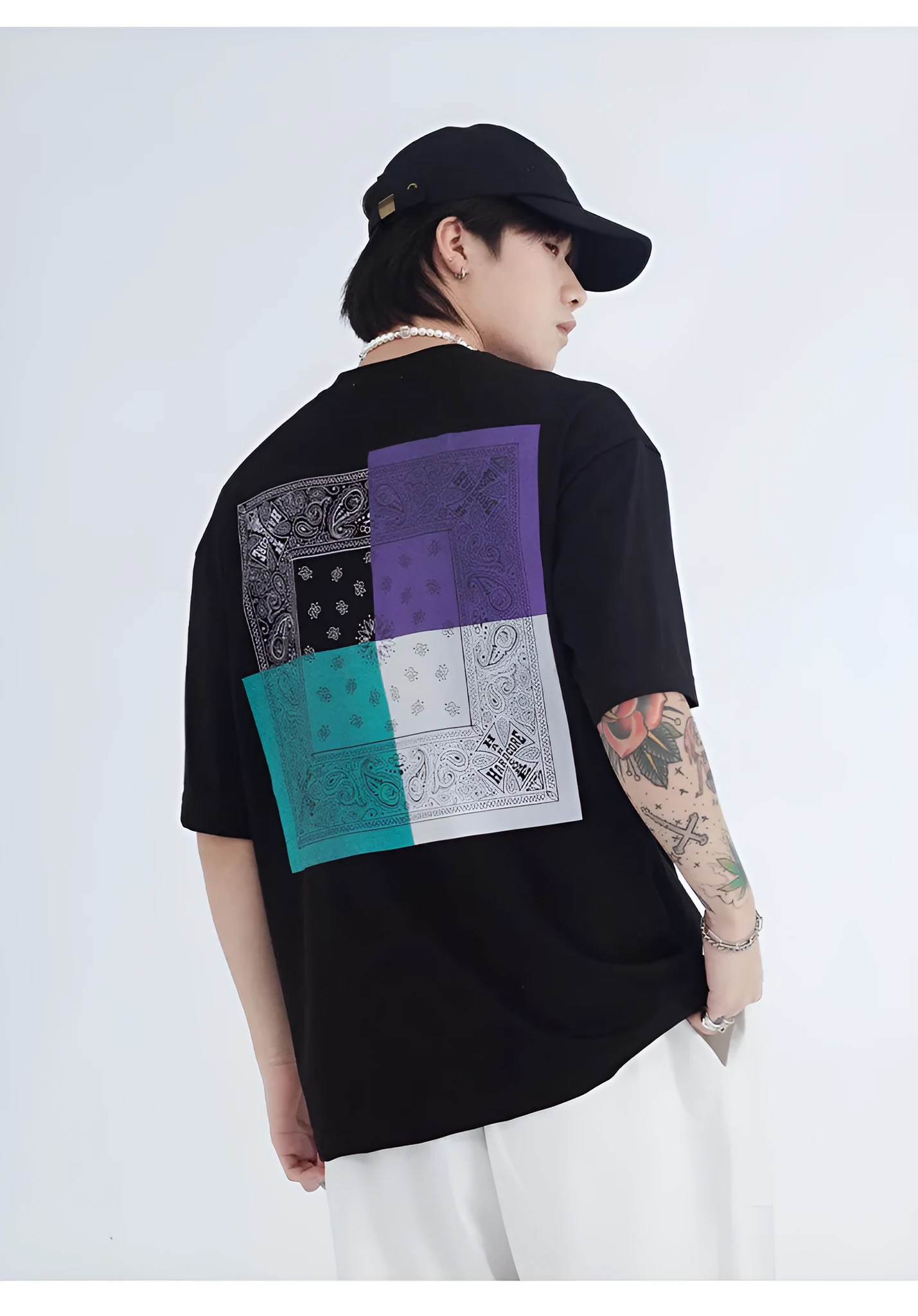 Men's printed short sleeve t-shirt in loose cotton stripe, black pullover