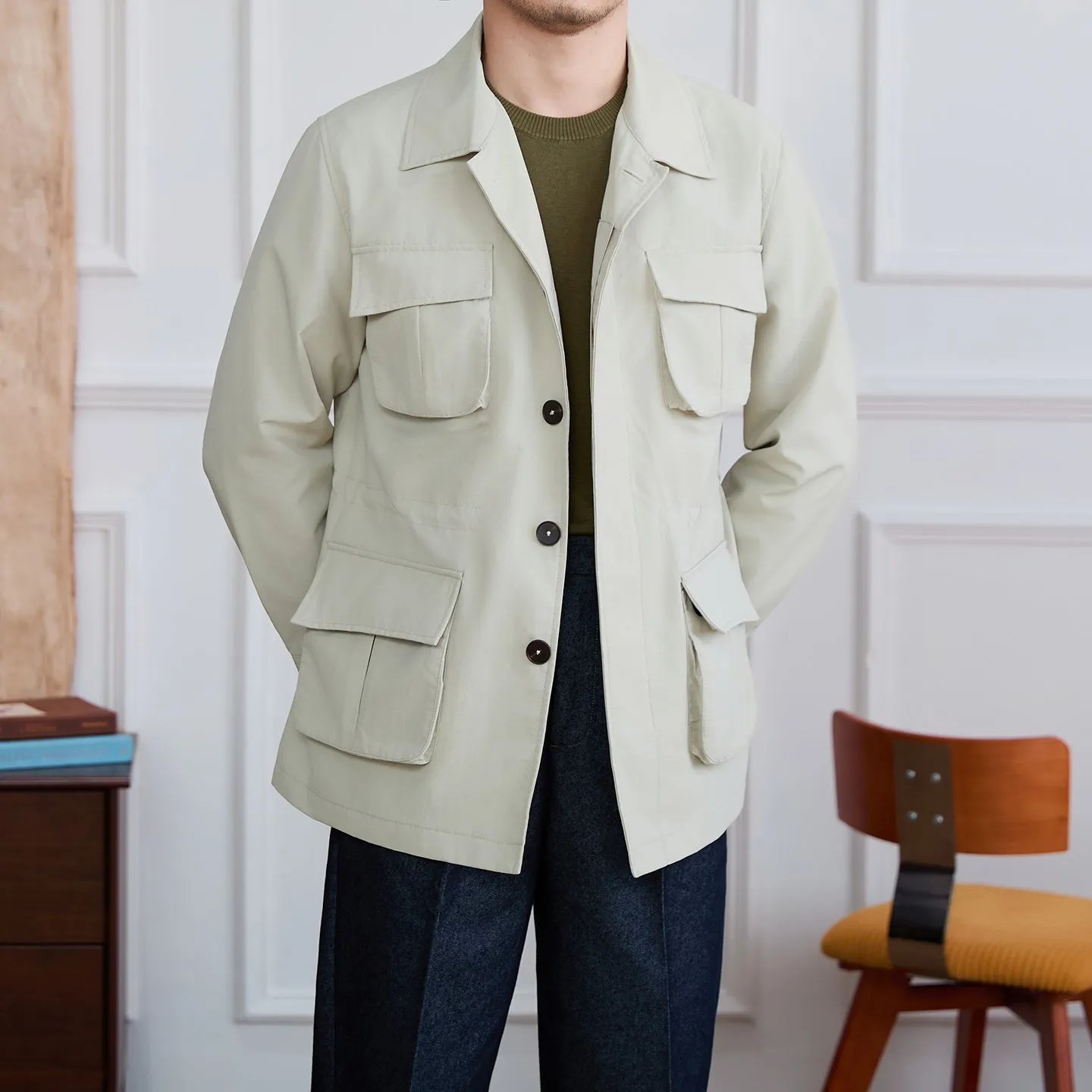 Men's multi-pocket retro nylon jacket in beige with multiple pockets and classic cut