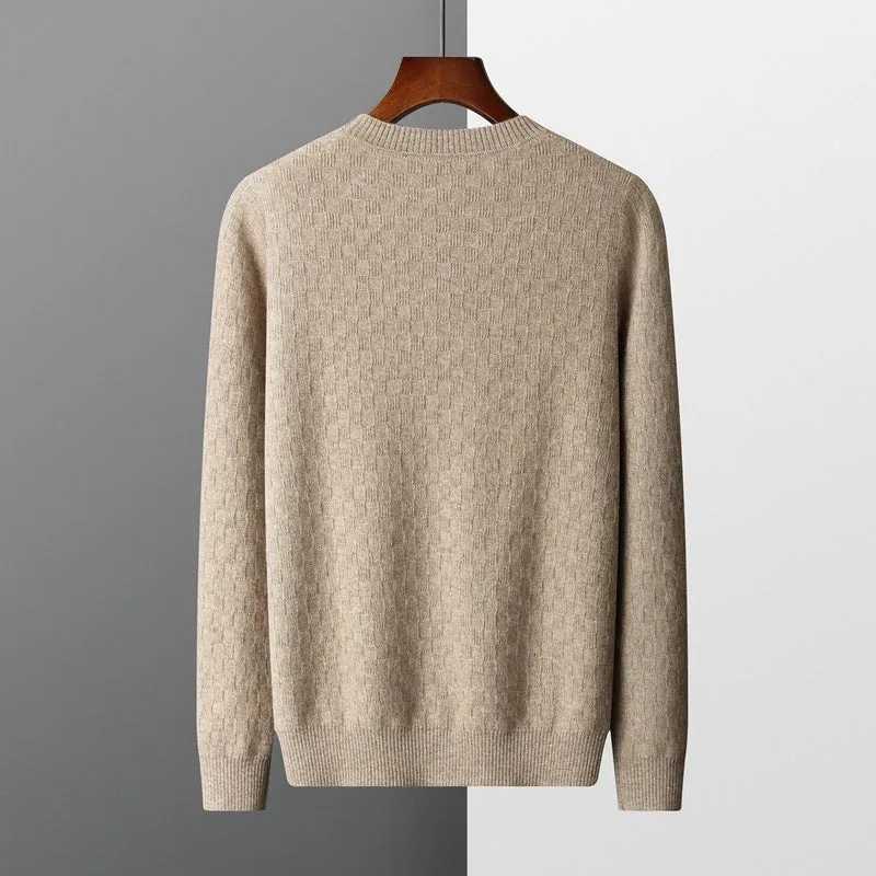 Men's cashmere blend thickened knitted sweater in solid colour with round neck and long sleeves, front view