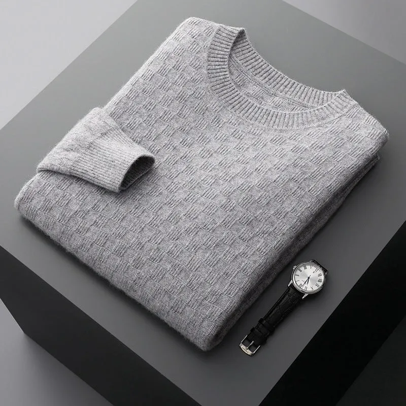 Men's cashmere blend thickened knitted sweater in solid colour with round neck and long sleeves, front view