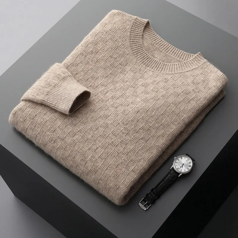 Men's cashmere blend thickened knitted sweater in solid colour with round neck and long sleeves, front view