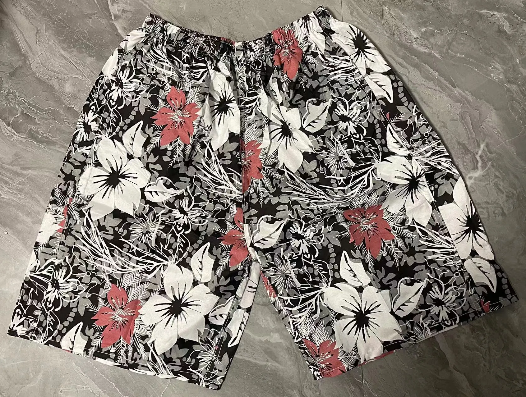 Men's floral printed swimming trunks with five-point design in polyester fabric