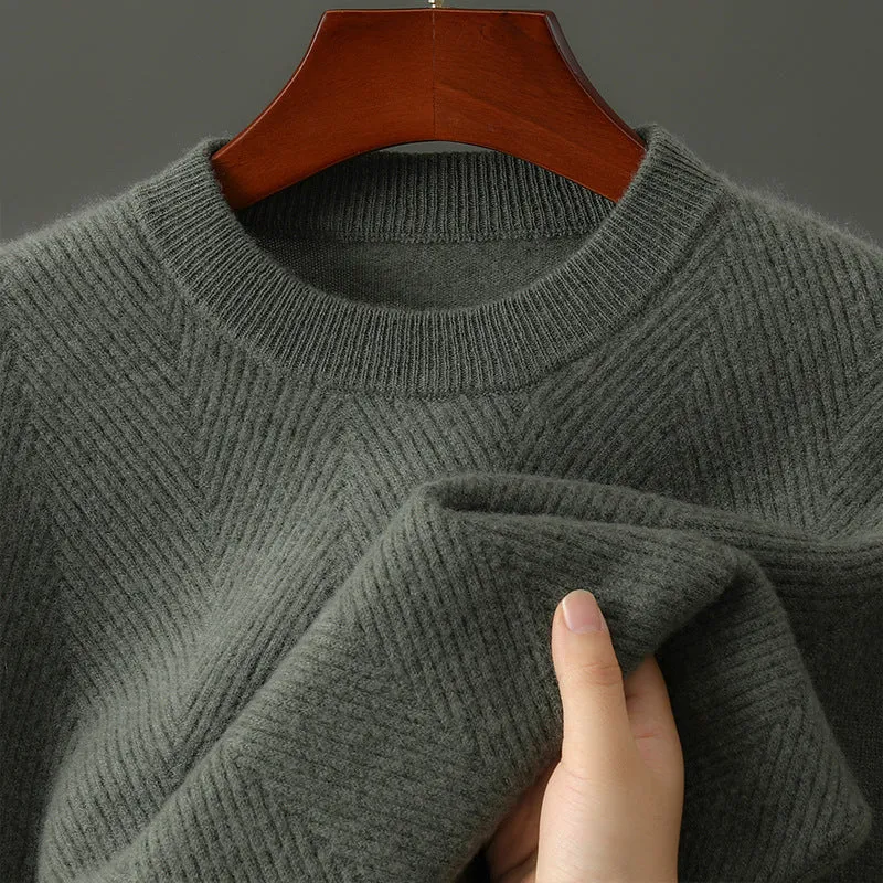 Men's round neck pullover wool knitted sweater in mild beige with long sleeves