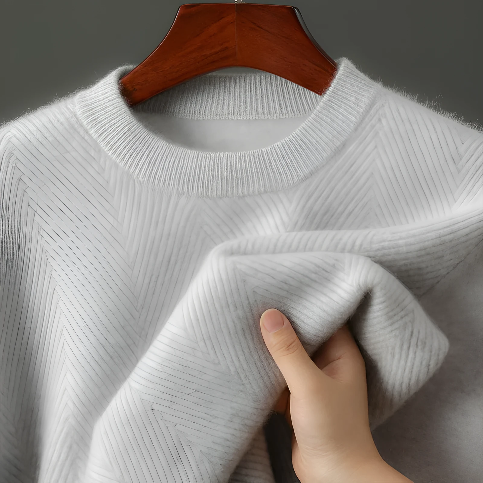 Men's round neck pullover wool knitted sweater in mild beige with long sleeves