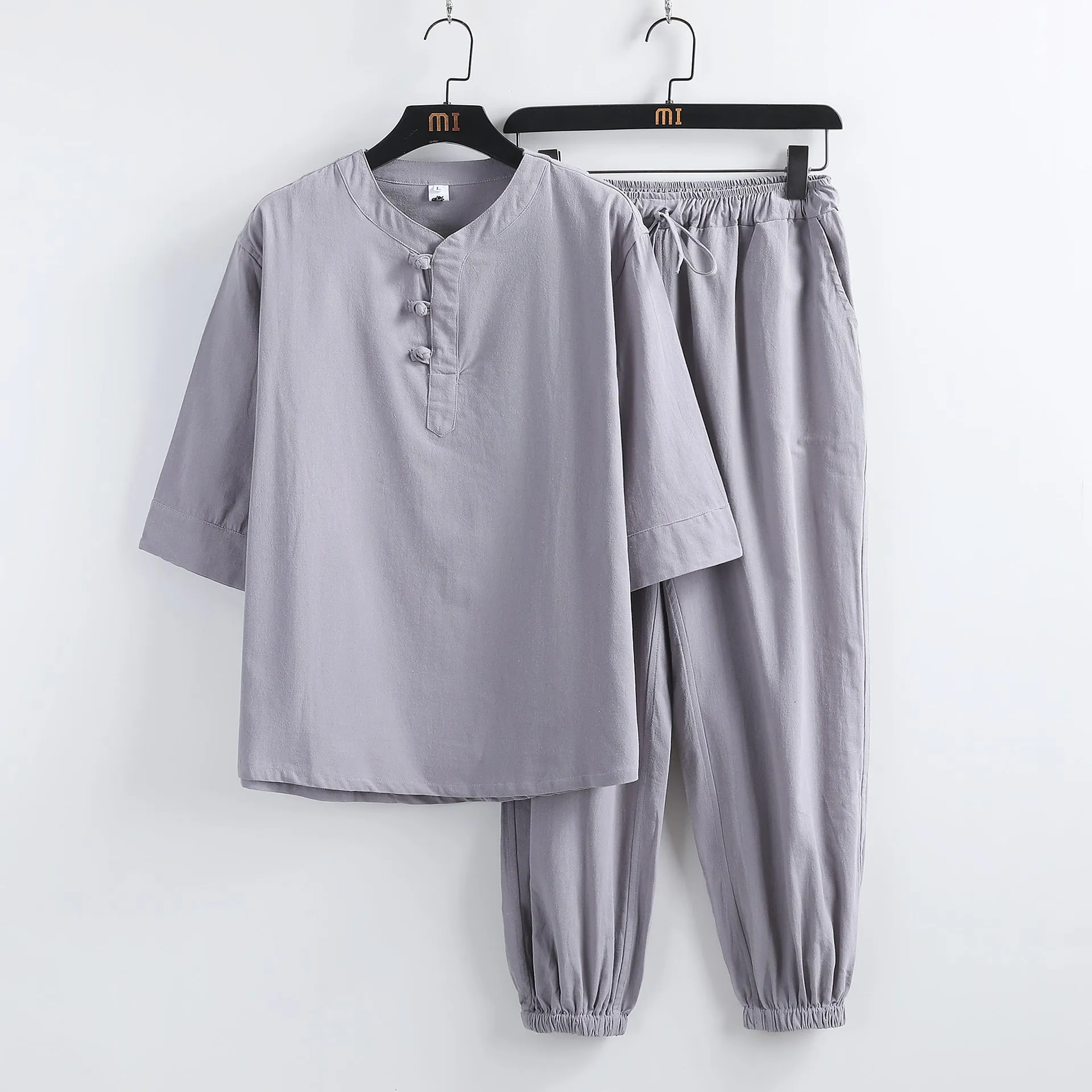Linen short sleeve suit set for men with buckle top and trousers in summer Chinese style