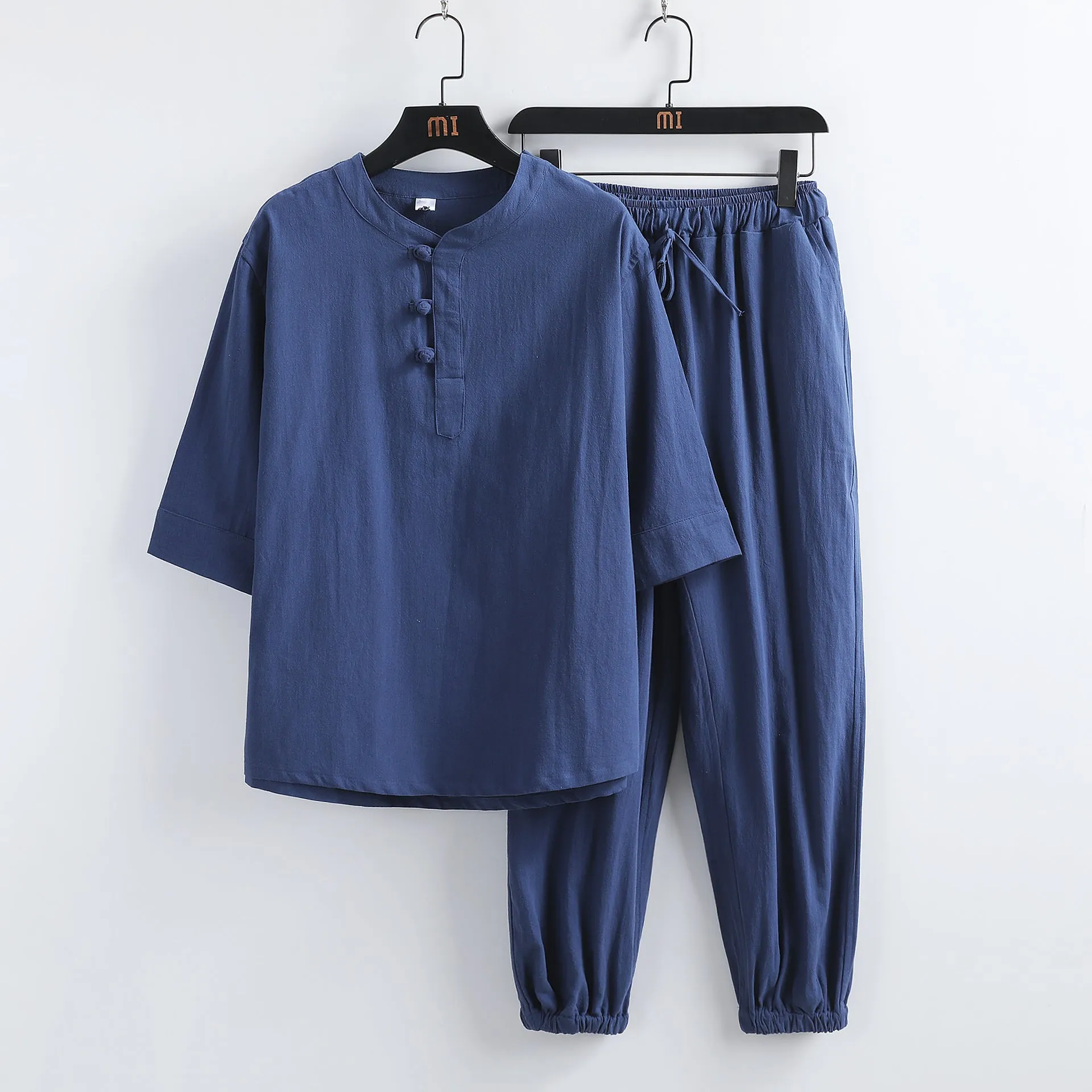 Linen short sleeve suit set for men with buckle top and trousers in summer Chinese style