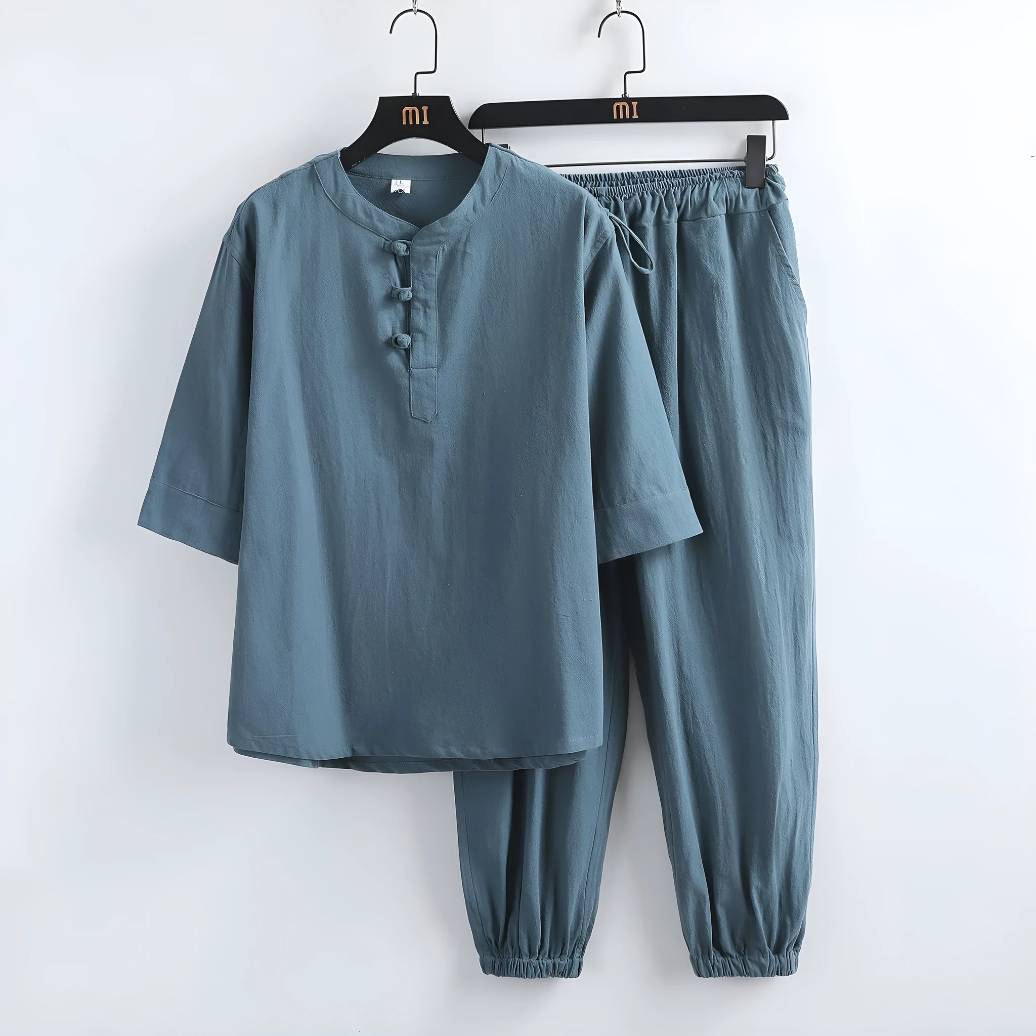 Linen short sleeve suit set for men with buckle top and trousers in summer Chinese style