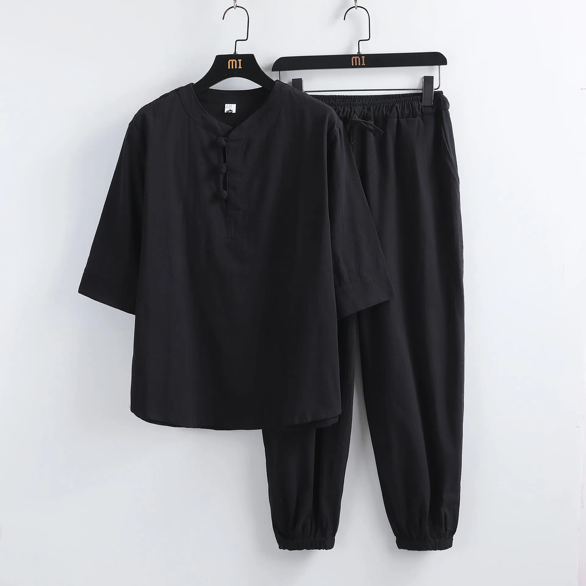 Linen short sleeve suit set for men with buckle top and trousers in summer Chinese style