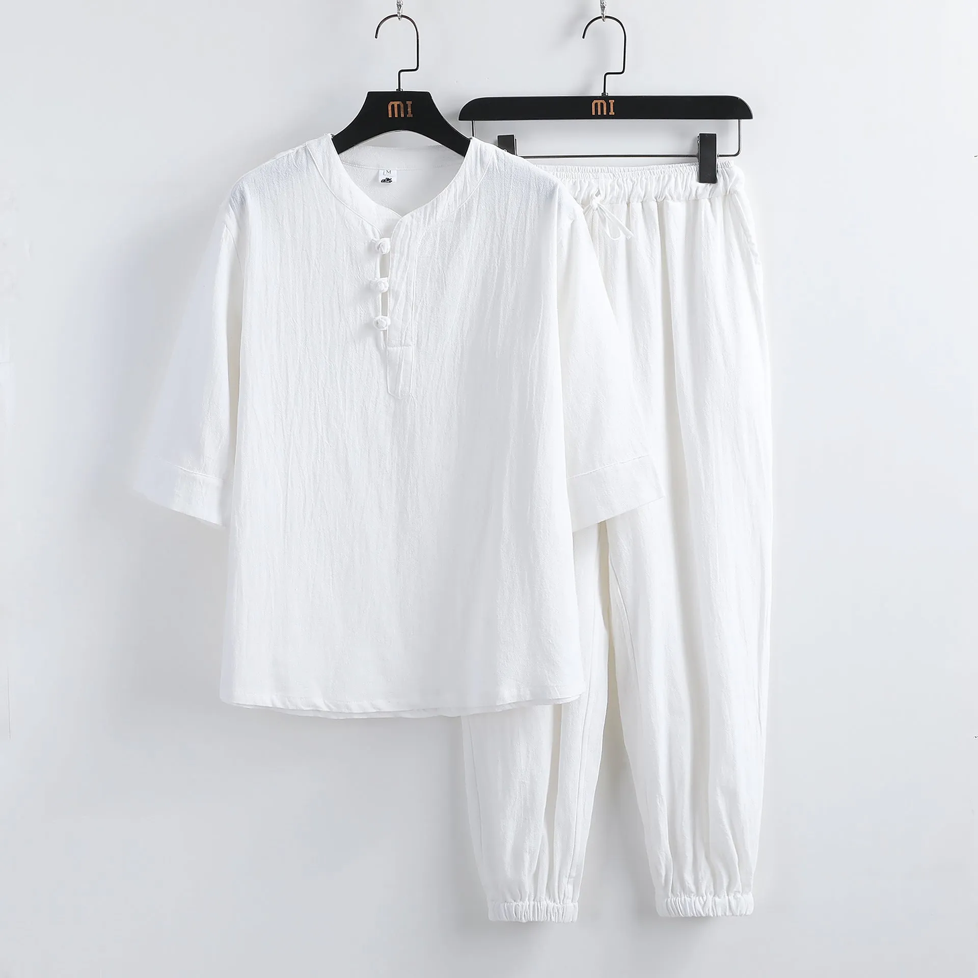 Linen short sleeve suit set for men with buckle top and trousers in summer Chinese style