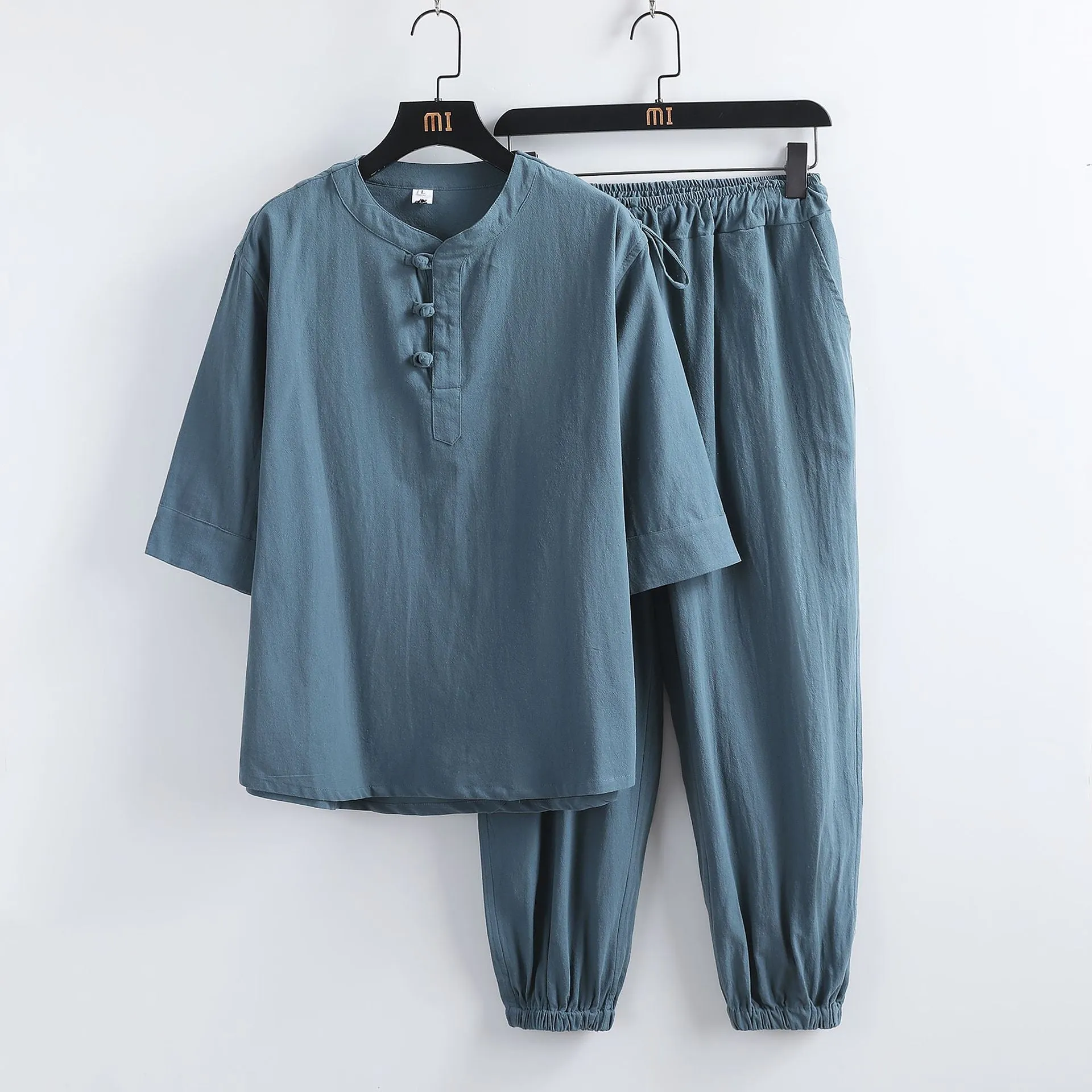 Linen short sleeve suit set for men with buckle top and trousers in summer Chinese style