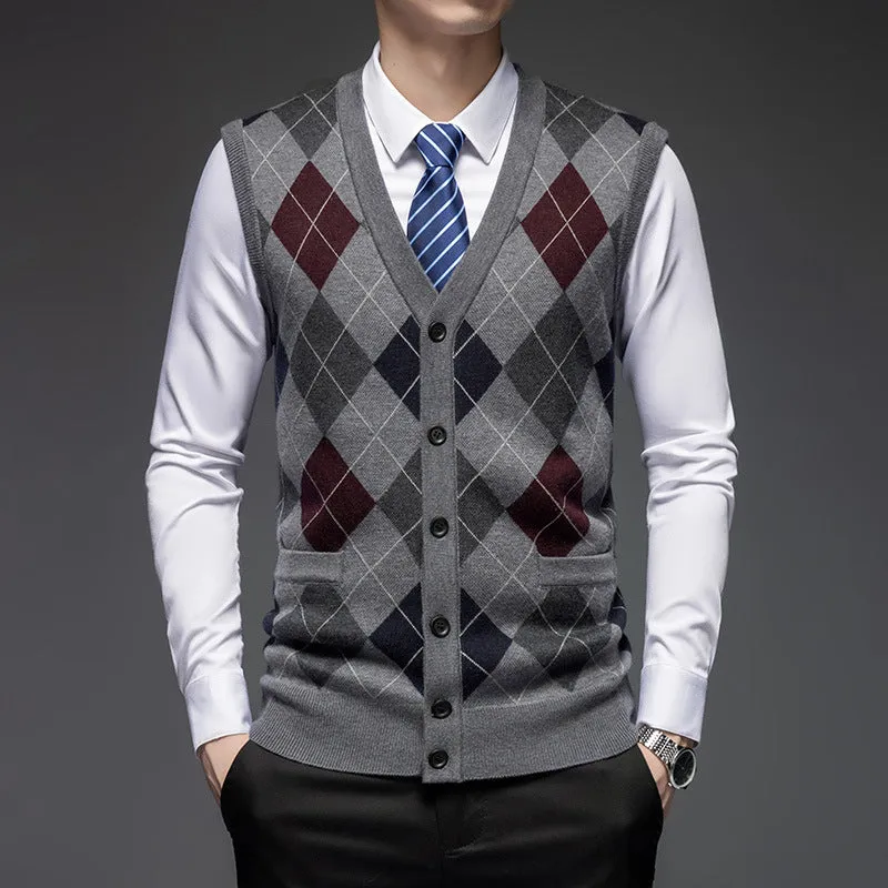 Men's knitted sleeveless V-neck vest in light camel with two front pockets, cotton blend jacquard fabric