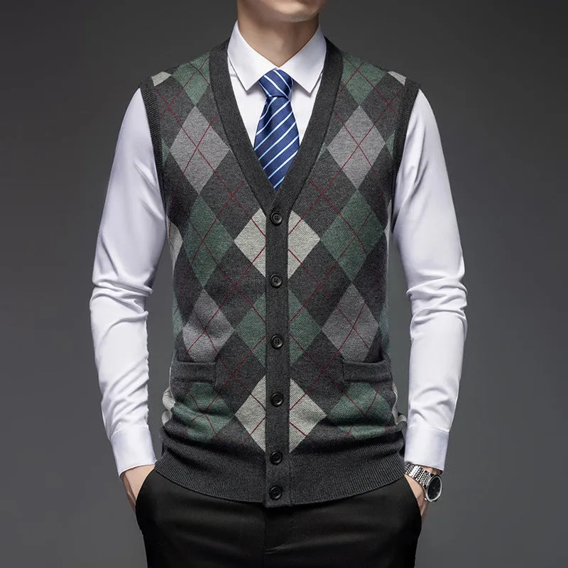 Men's knitted sleeveless V-neck vest in light camel with two front pockets, cotton blend jacquard fabric