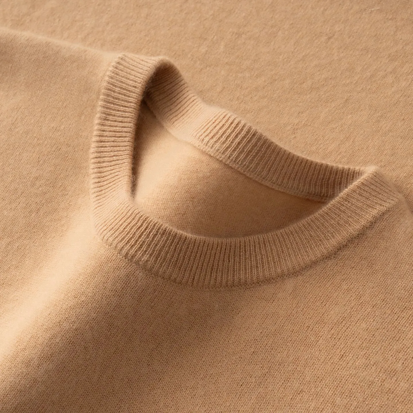 Men's cashmere sweater in camel colour, low round neck, long sleeves, loose fit pullover