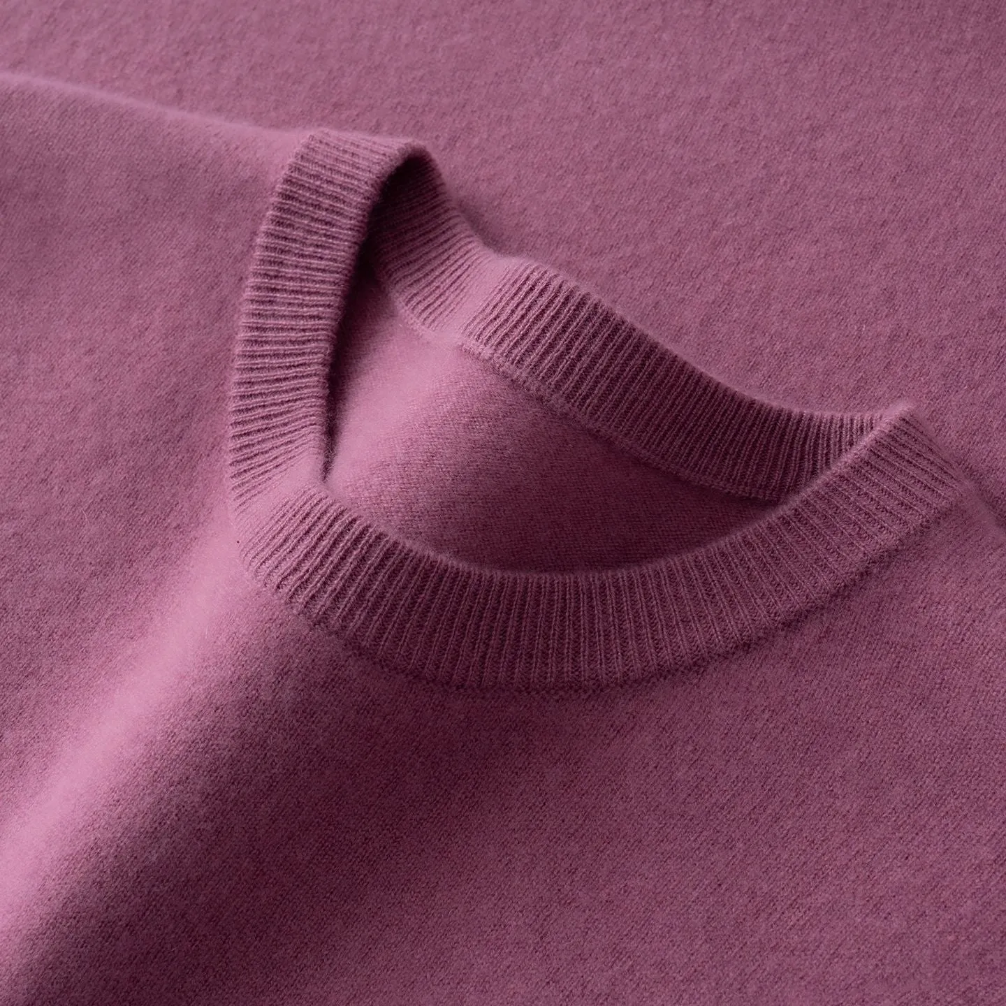 Men's cashmere sweater in camel colour, low round neck, long sleeves, loose fit pullover