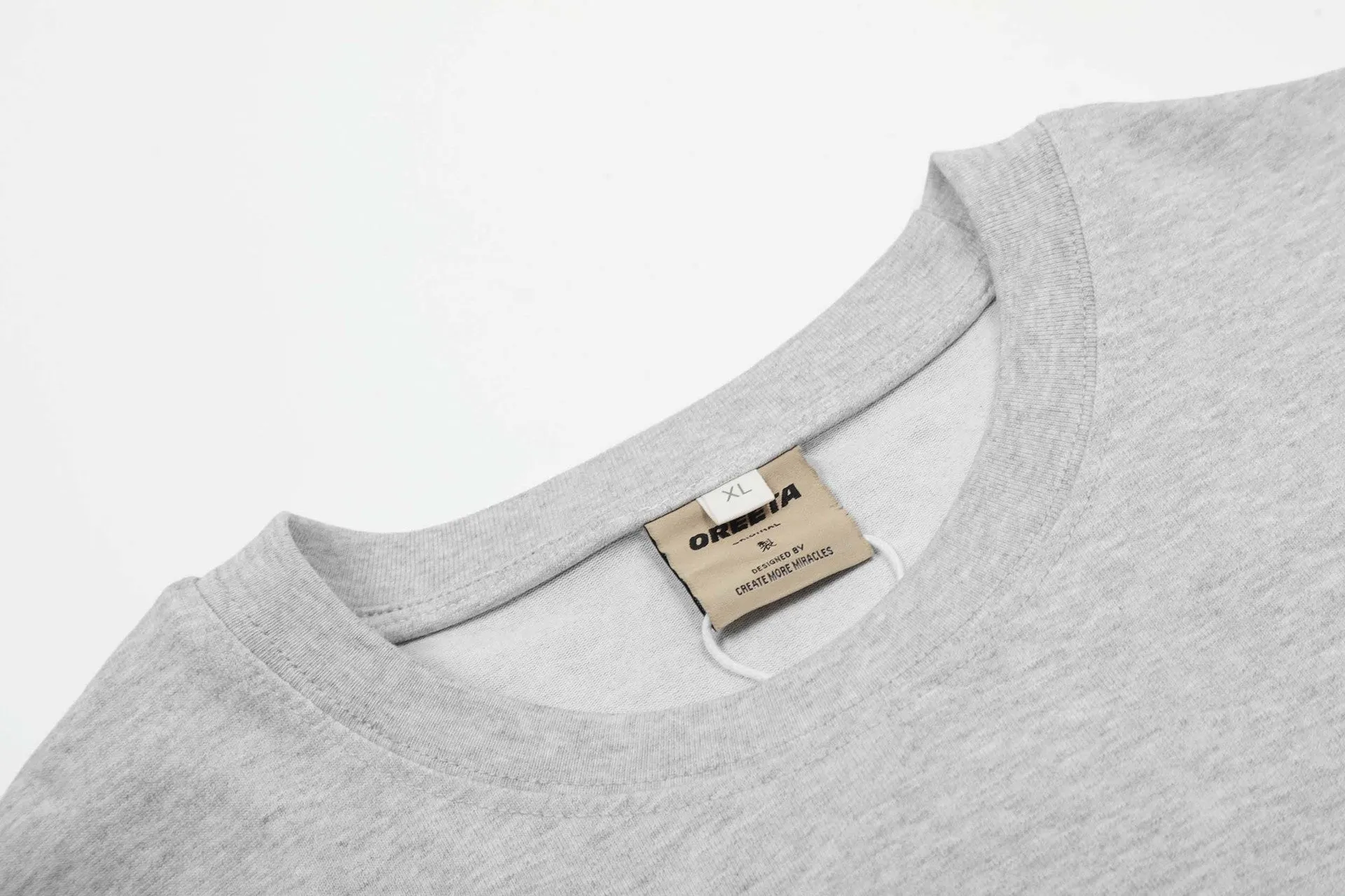 Men's retro style cotton pullover with long sleeves in loose fit design