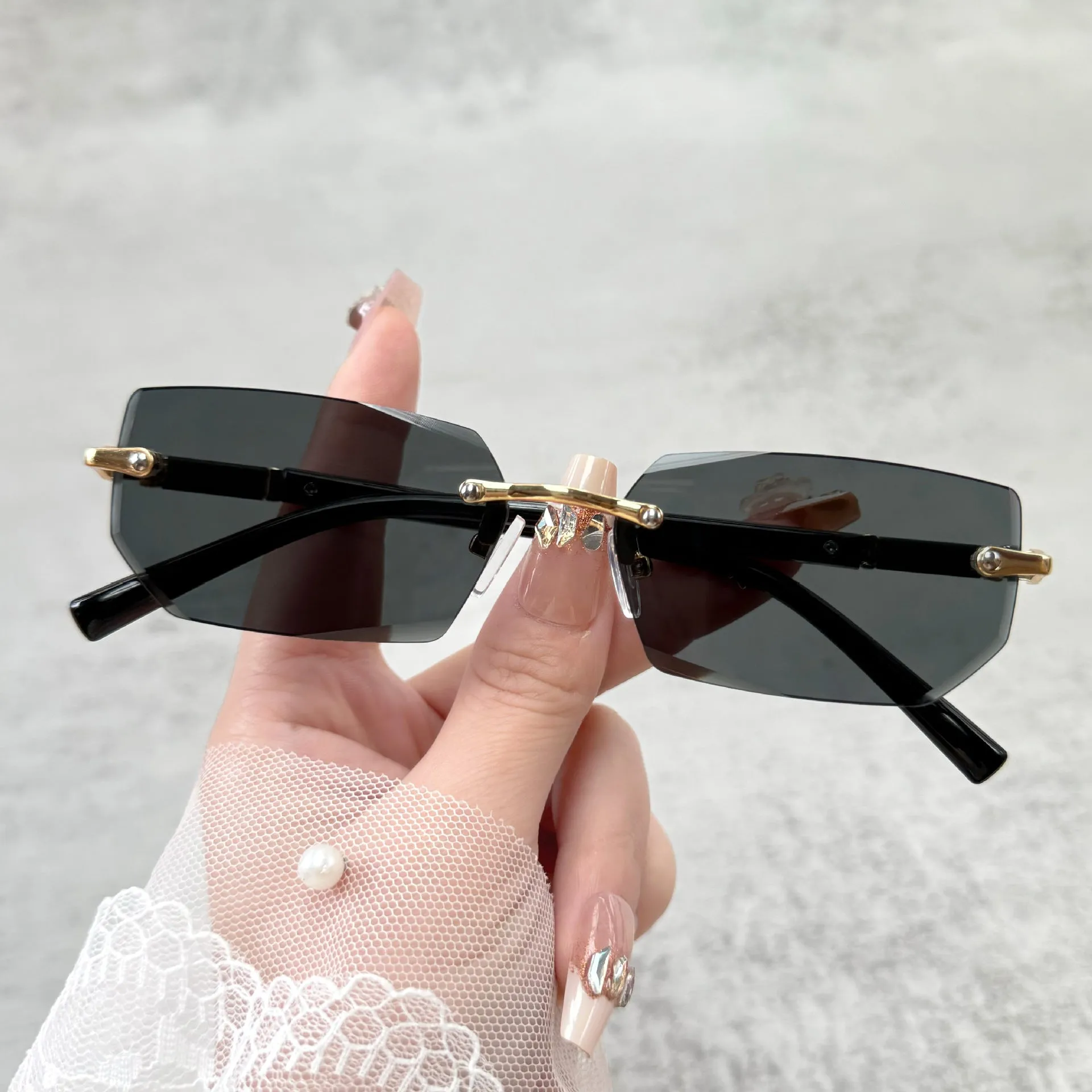Frameless water drop sunglasses in transparent colour for driving and outdoor sports