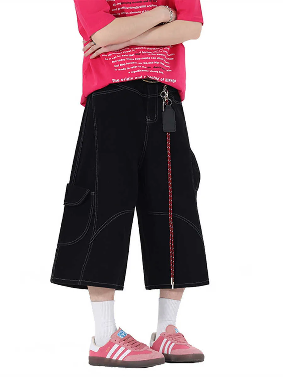 Retro denim workwear shorts with multiple pockets in wide-leg cropped fit