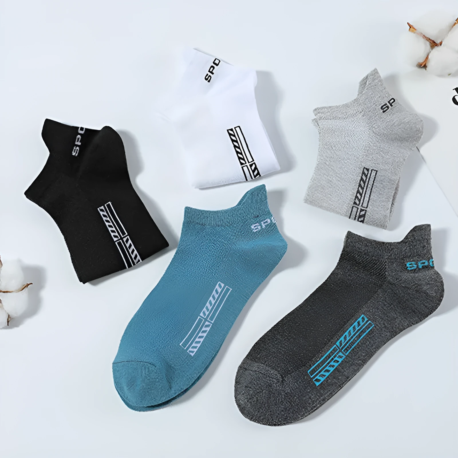 Men's mesh breathable low-cut sports socks in polyester cotton, available in multiple solid colours for exercise