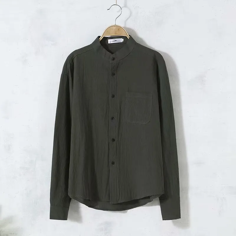 Solid colour men's long sleeve round neck casual loose linen shirt in green cotton-linen blend