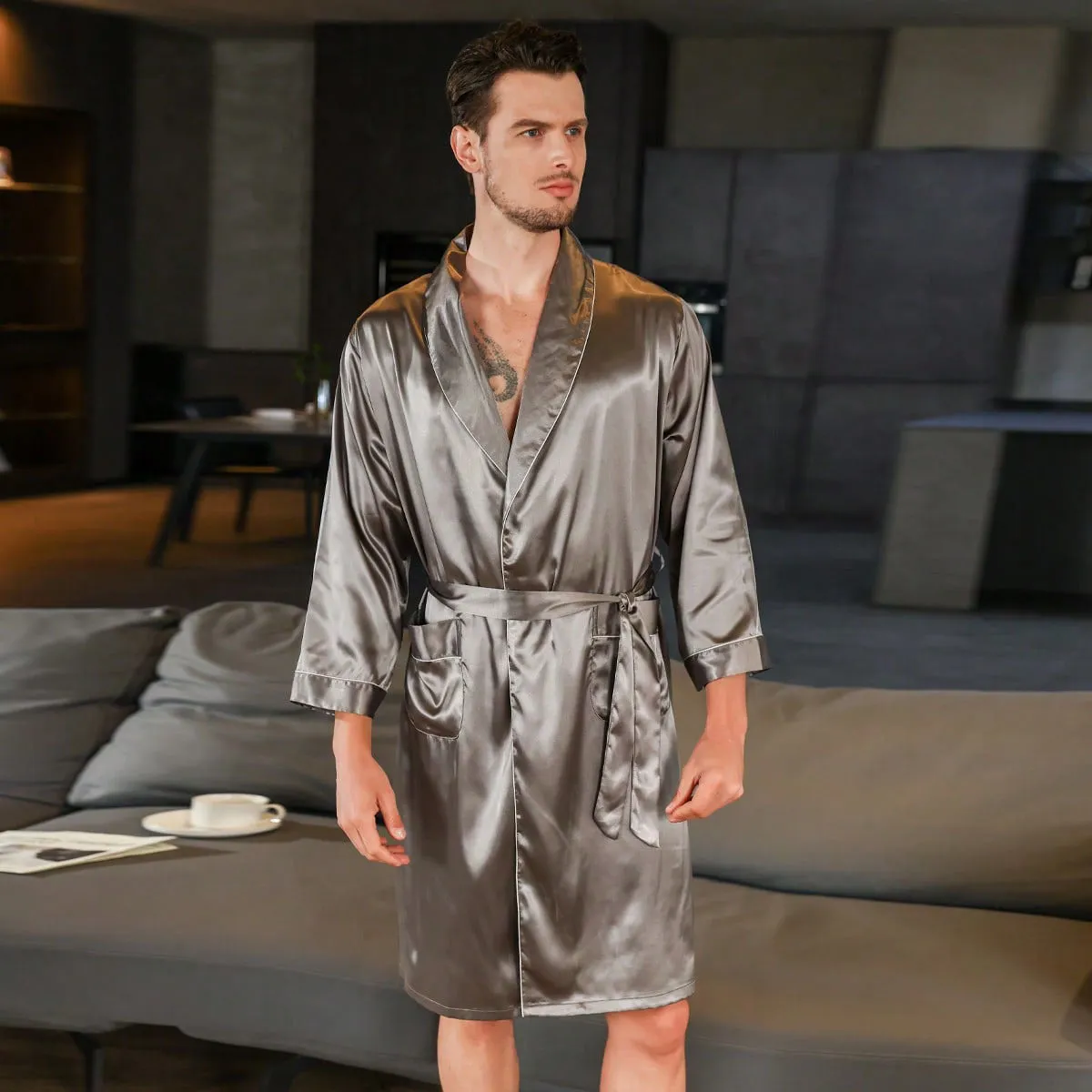 Men's lightweight summer bathrobe in continental sizes with polyester fibre construction