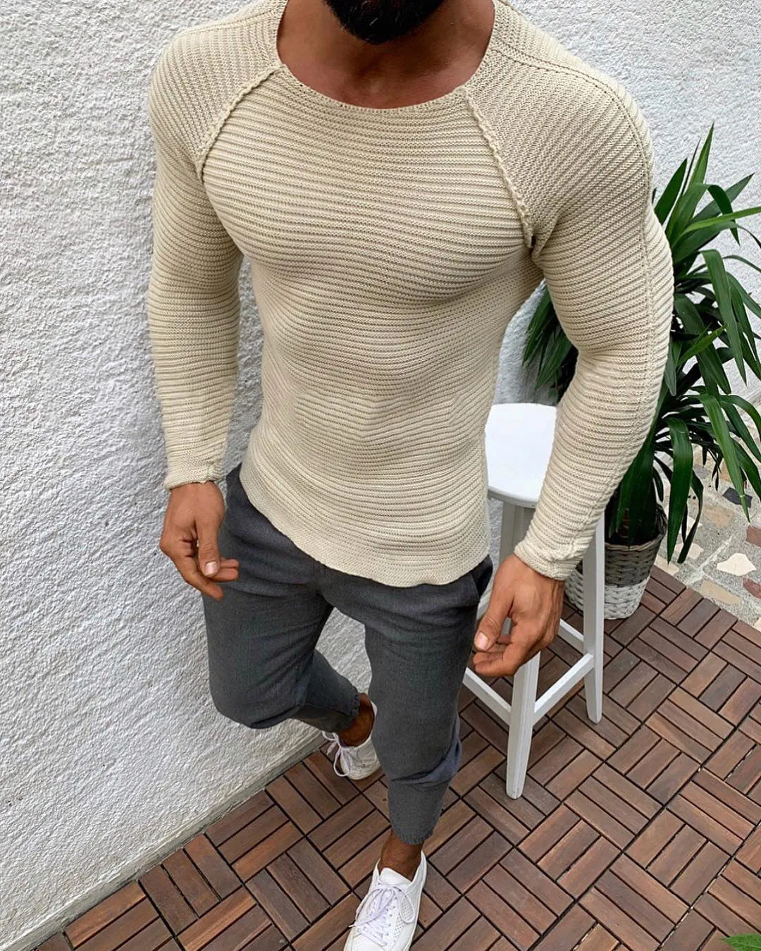 Slim-fit long-sleeved round neck acrylic knit pullover sweater for men in black and apricot