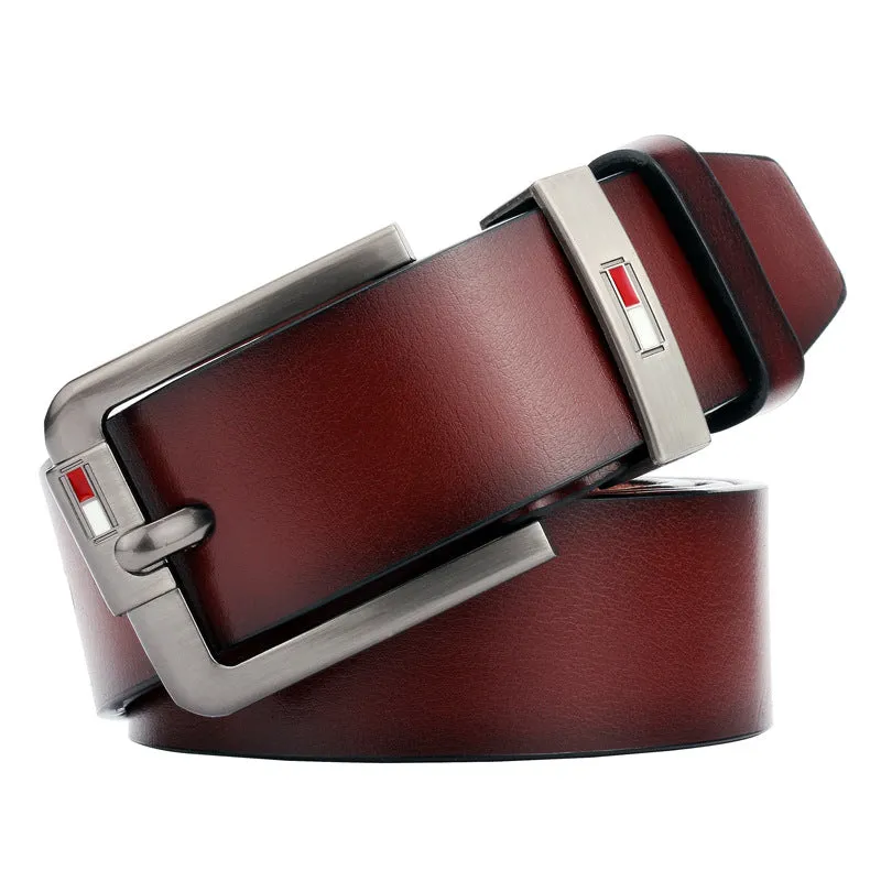 Men's retro pin buckle belt in imitation leather with alloy D buckle, black colour on plain background