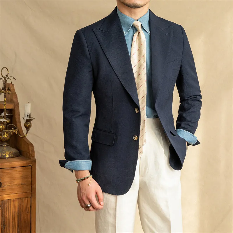Half-lined seersucker gun lapel jacket in white with double-breasted buttons and long sleeves
