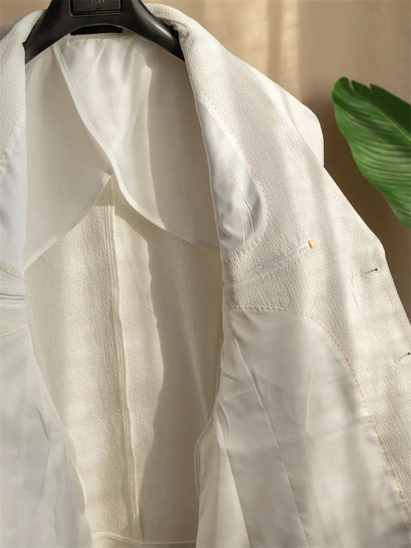 Half-lined seersucker gun lapel jacket in white with double-breasted buttons and long sleeves