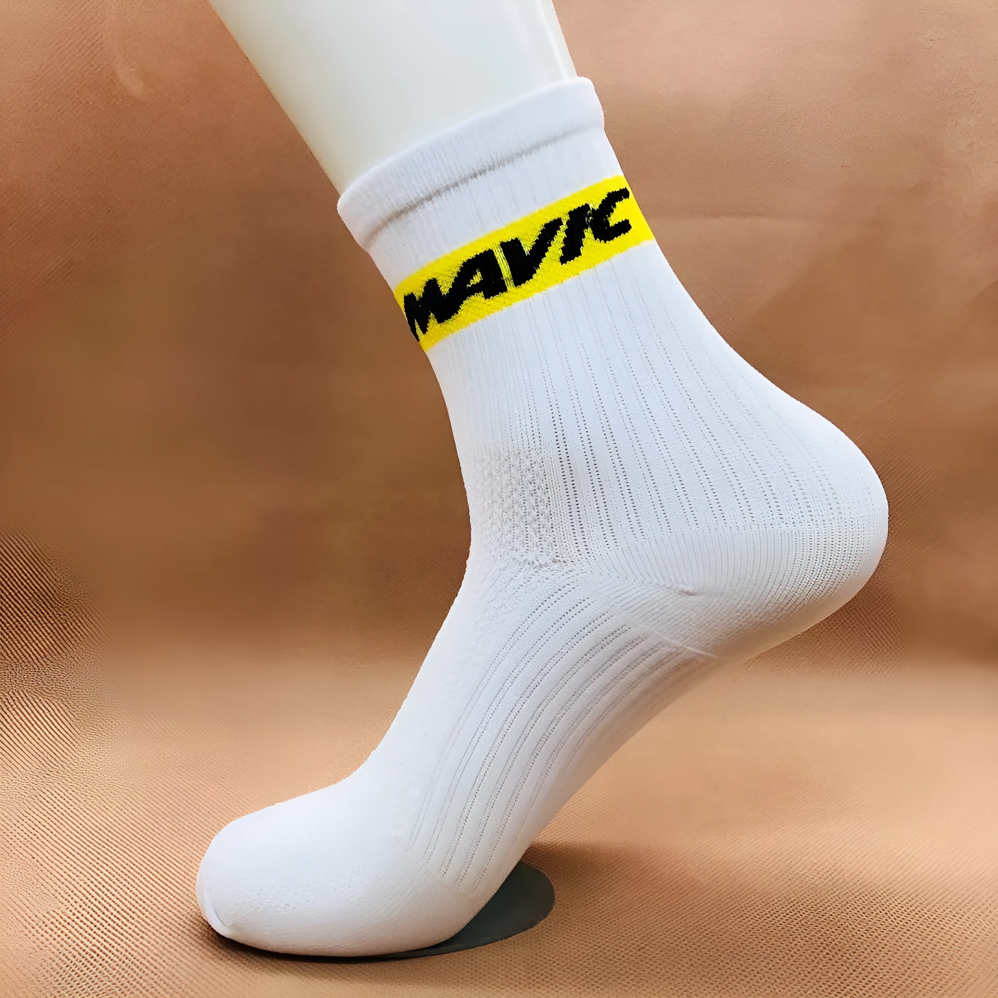 Pair of nylon outdoor cycling socks for men and women in five colours one size free size
