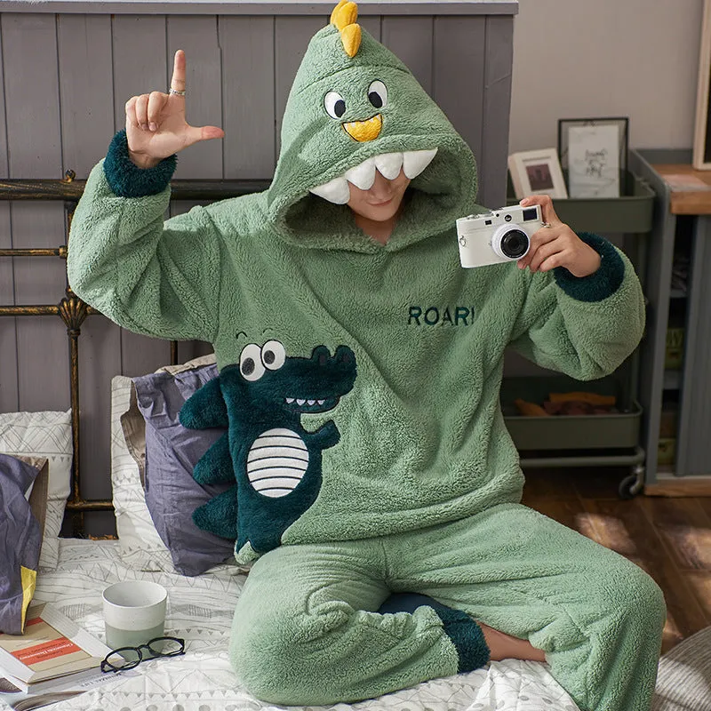 Men's plush thickened coral velvet pajama set with round neck and long sleeves in green colour