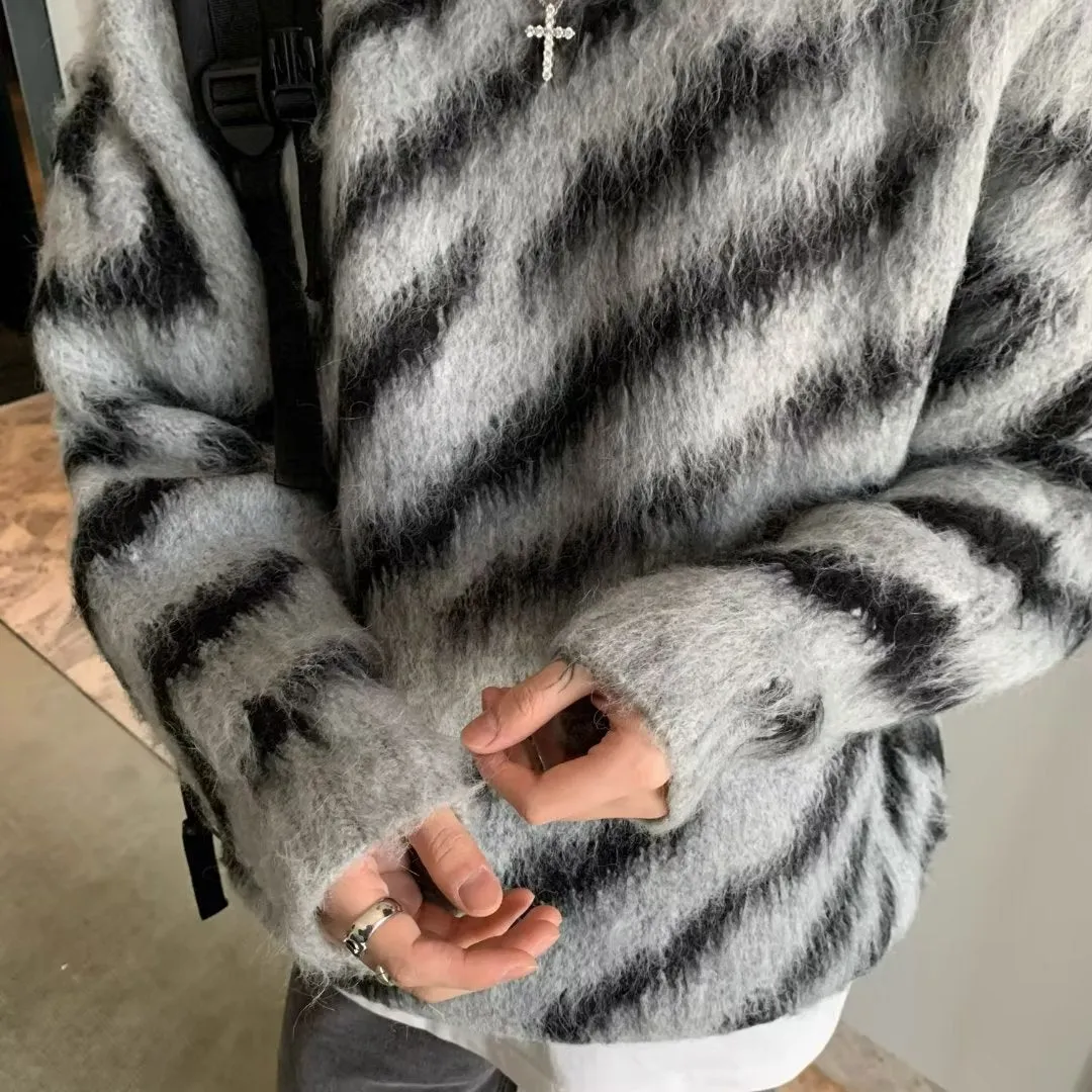 Zebra stripe retro cardigan men's loose knit sweater in cotton blend, gray colour, long sleeves