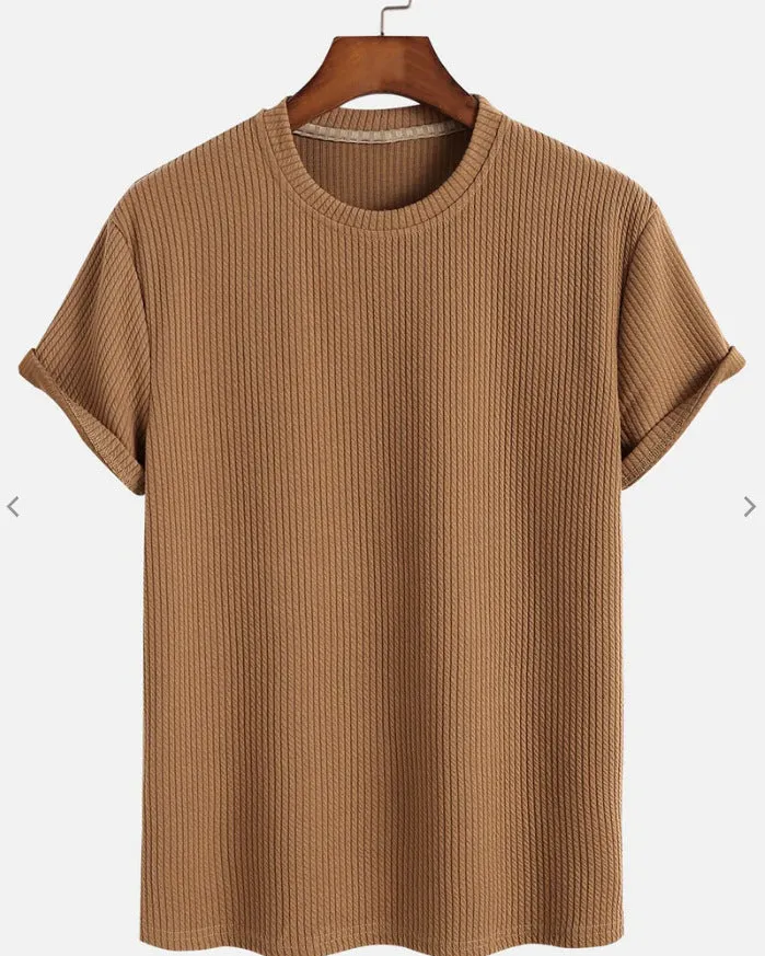 Men's solid colour loose round neck T-shirt in black, size M, on a plain background