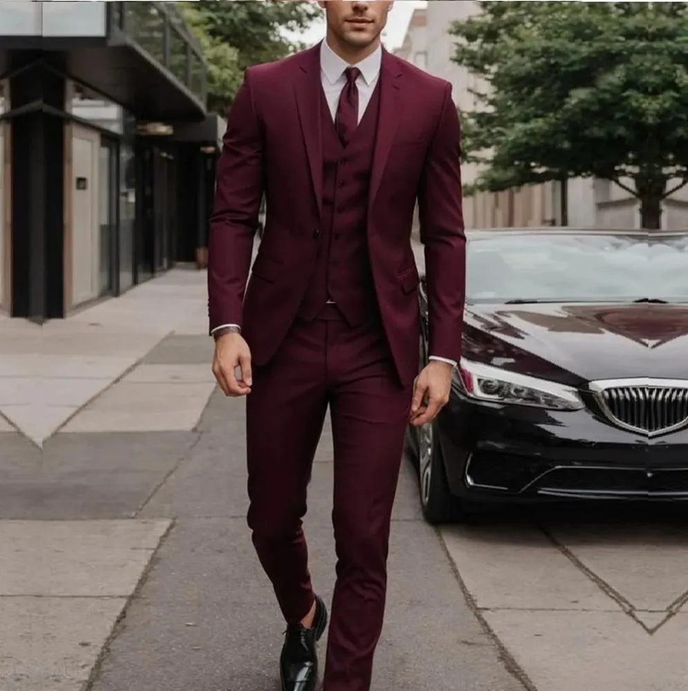 Men's three-piece slim fit suit in solid colour with coat, vest and trousers