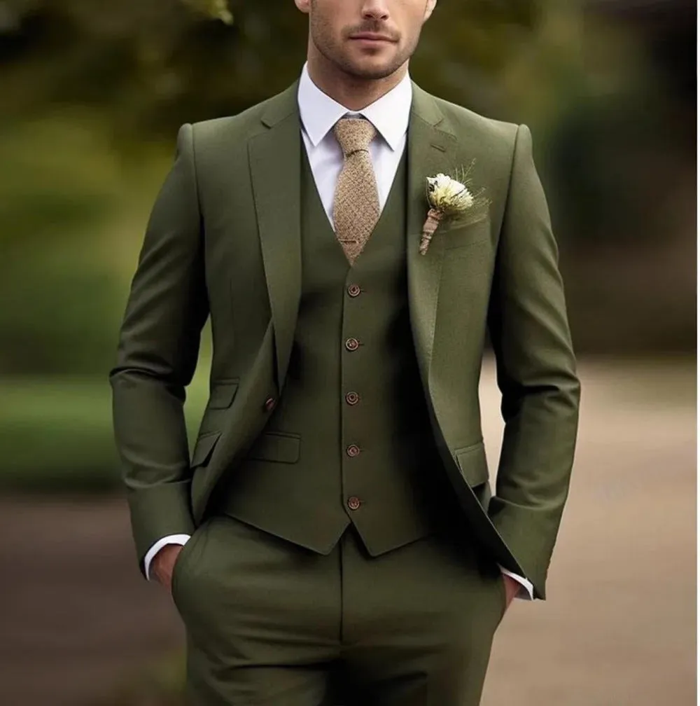 Men's three-piece slim fit suit in solid colour with coat, vest and trousers