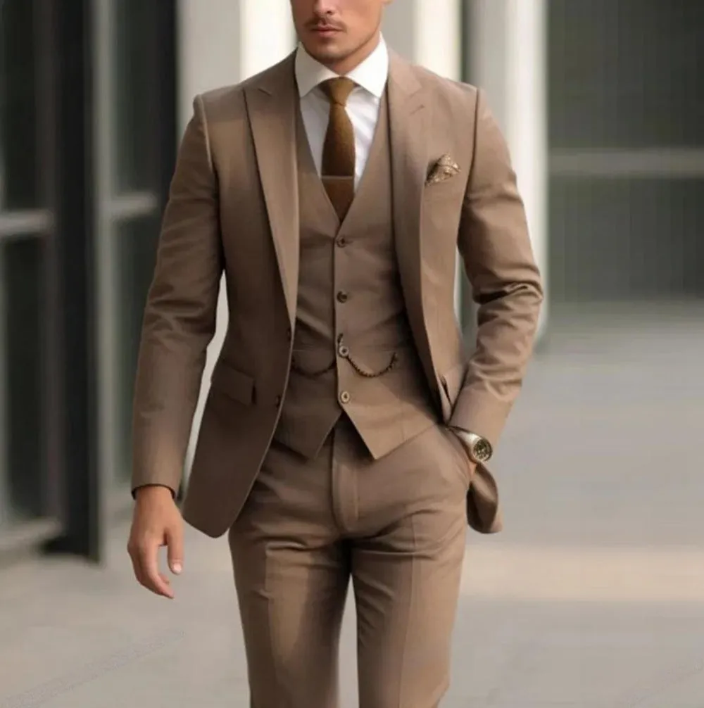 Men's three-piece slim fit suit in solid colour with coat, vest and trousers