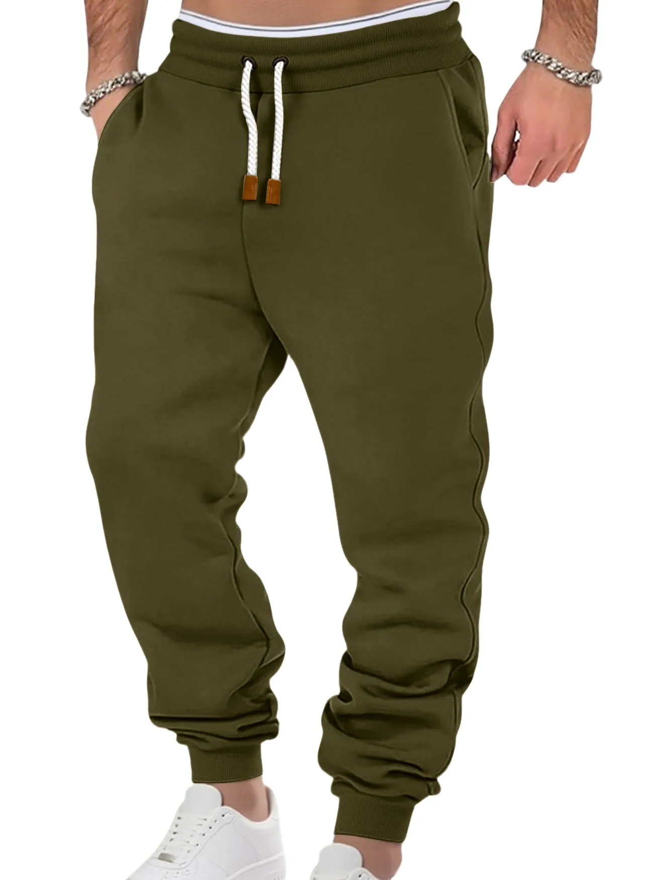 Men's solid colour fleece-lined cuffed sweatpants in army green with drawstring waist