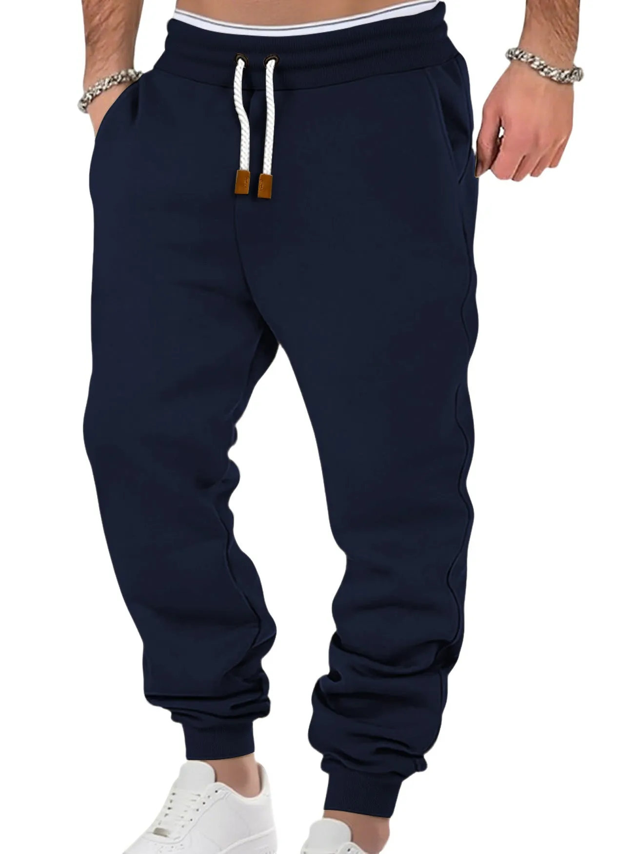 Men's solid colour fleece-lined cuffed sweatpants in army green with drawstring waist