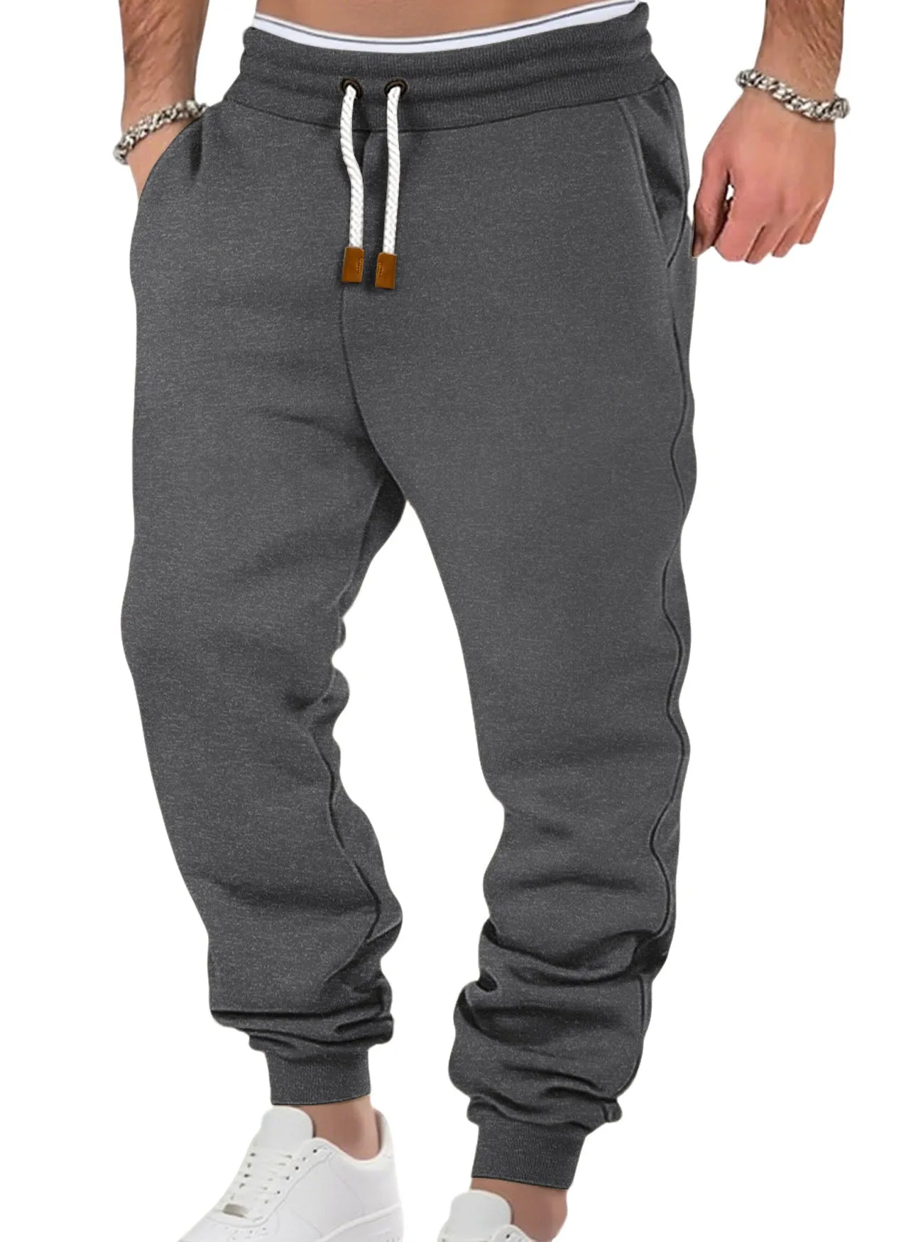 Men's solid colour fleece-lined cuffed sweatpants in army green with drawstring waist