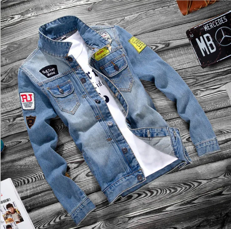 Men's casual denim jacket in dark blue with lapel collar and button decoration